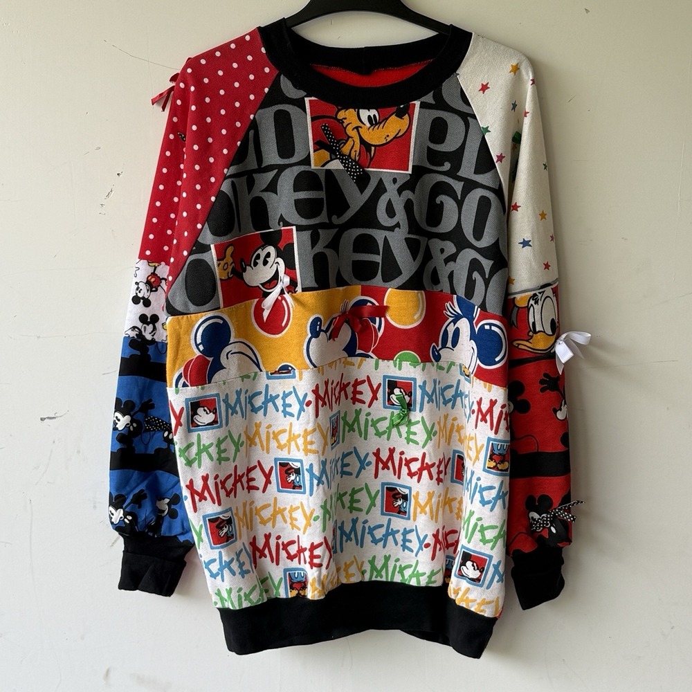 Vintage Patchwork Disney/Mickey Mouse Crew Neck Raglan Sleeve Sweatshirt W/ Bows